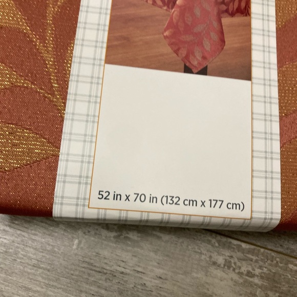 NWT Leaf Shimmer Imprint Classy Fabric Table Cloth - Picture 6 of 10